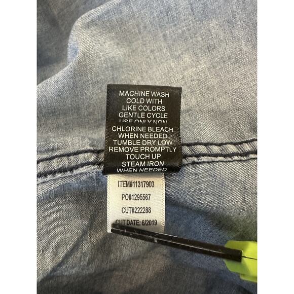 Torrid Taylor Medium Wash Denim Button Down Shirt Blue Women's Plus Size 3 3X - Picture 12 of 15
